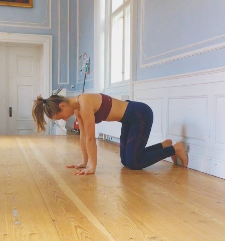 entering a wall handstand step 2