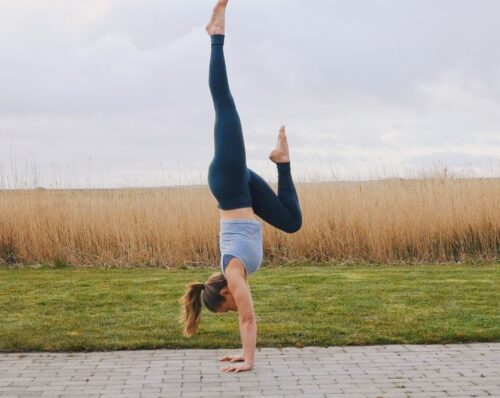 Camilla doing a straight, freestanding stag leg handstand