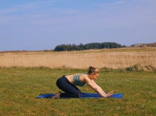 A yoga wrist strength drill in tabletop to prepare for handstands, arm balances, and backbends on hands.